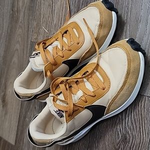 Women's Nike Waffle Debut
